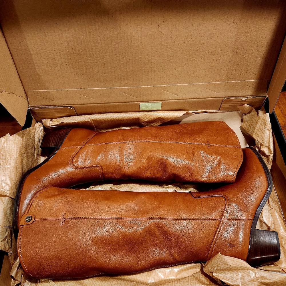FRYE Jolene Pull On BOOTS , leather, color: almond.   *NEVER WORN